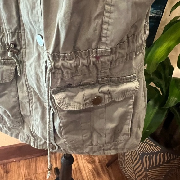 YMI olive drab vest size medium in GUC - Picture 2 of 8